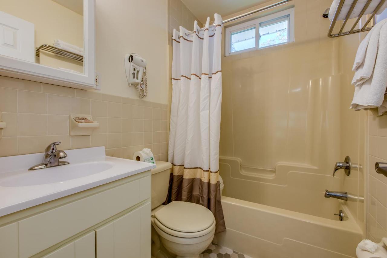 Colonial Shores Motel 3*