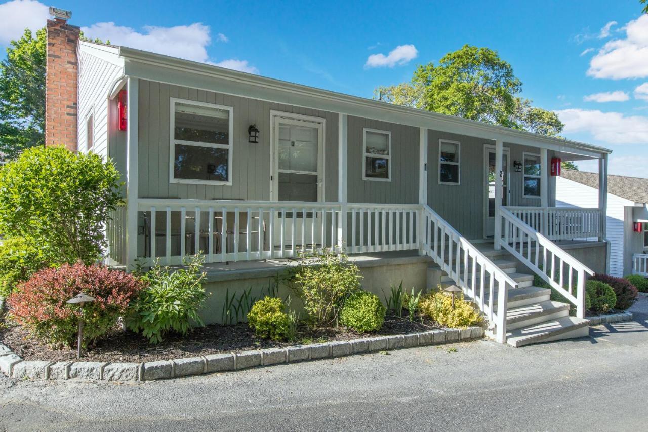Colonial Shores Motel