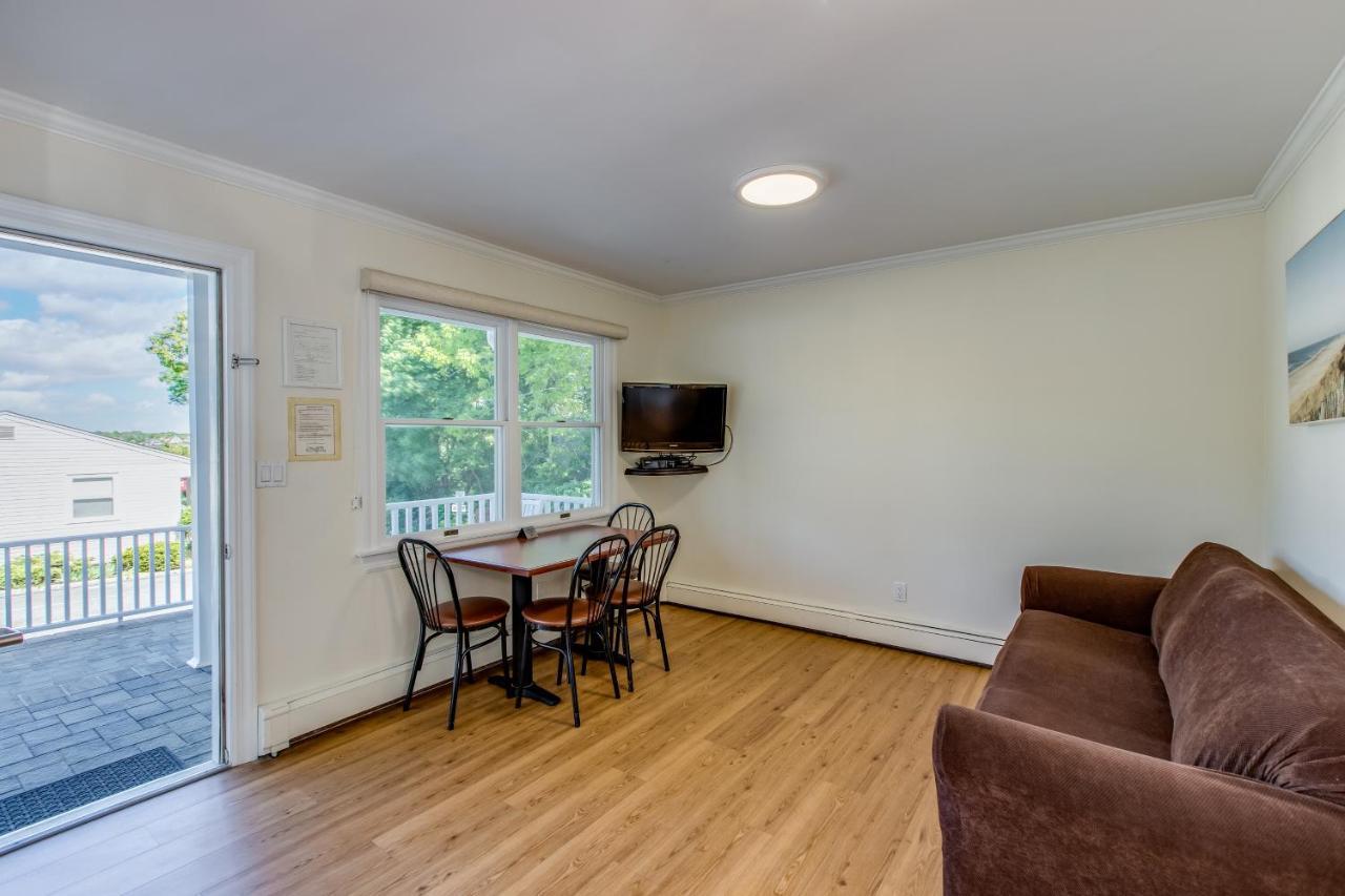 Colonial Shores Hampton Bays