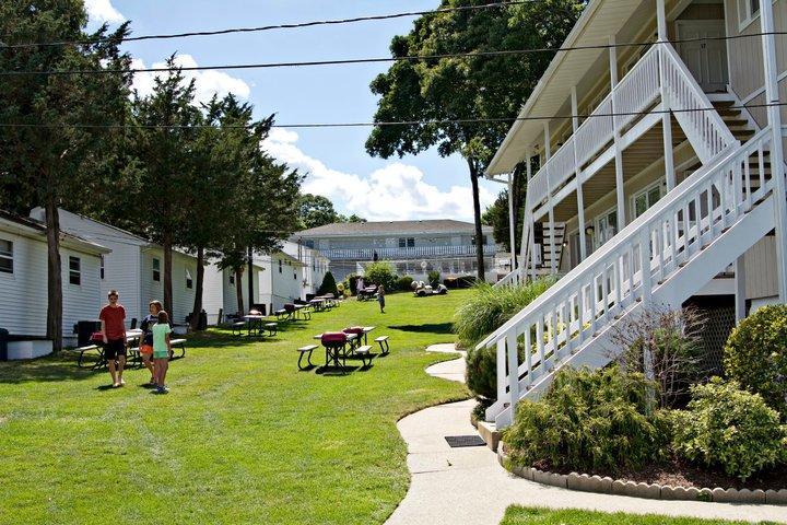 Colonial Shores Motel