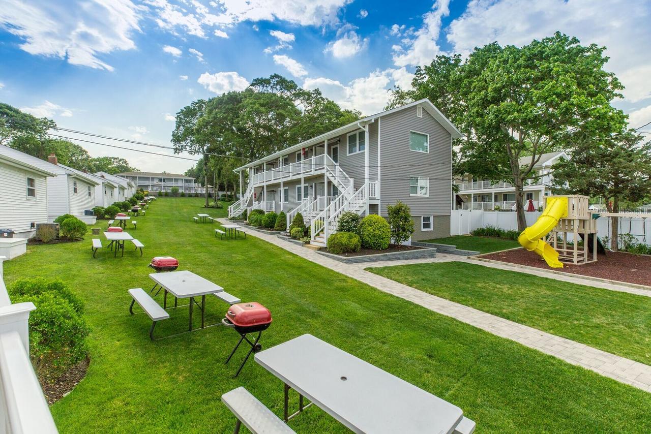 Colonial Shores